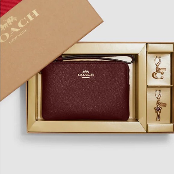 Coach Handbags - Coach Boxed Corner Zip Wristlet